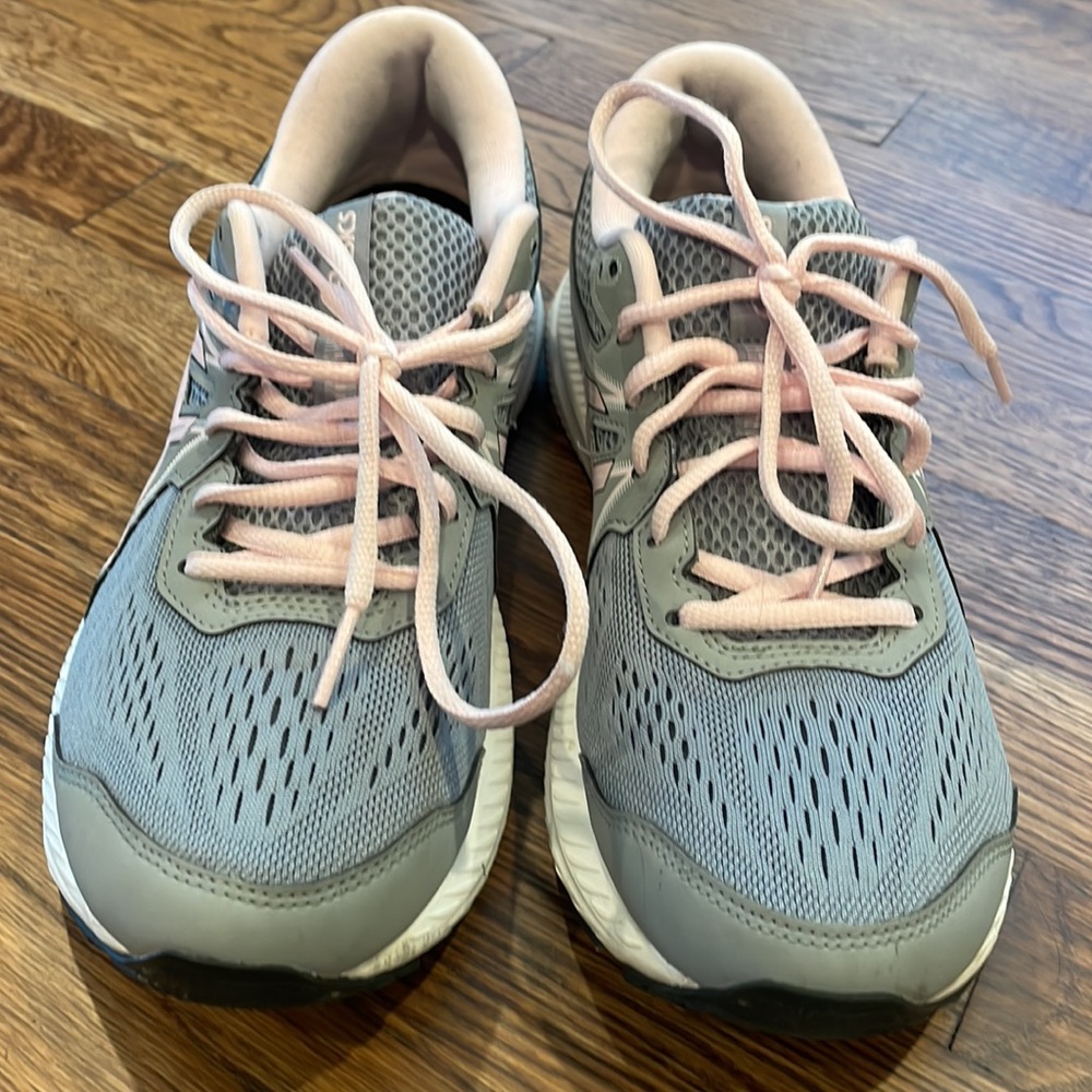 ASICS - like new! - Picture 2 of 5